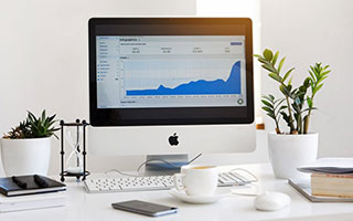 开云体育下载-2001年西部决赛：沙奎尔·奥尼尔在对阵太阳的比赛中表现惊人，带领湖人实现逆转，成功晋级总决赛，当赛季夺冠。