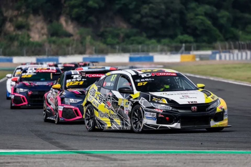 开云体育客户端-关于赛事中的友情与竞争：车队之间的微妙关系的信息